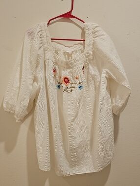 LC Lauren Conrad White Peasant Blouse with Floral Embroidery